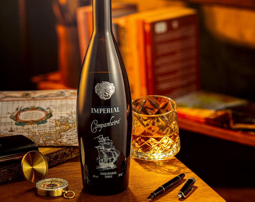 Cachaça Companheira Imperial Extra Premium - 9 anos em Carvalho. Uma cachaça para retornar ao passado