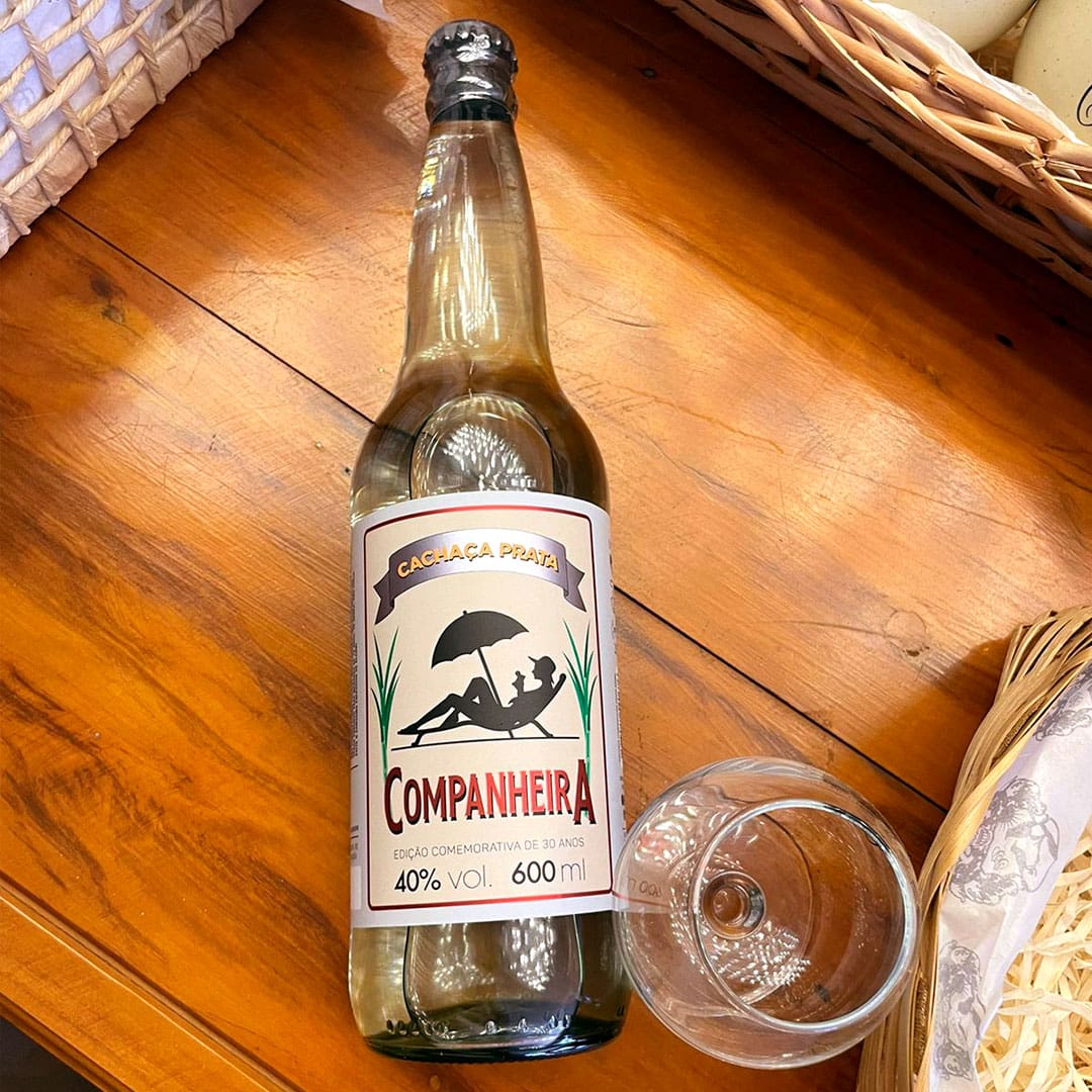 Relançamento do Primeiro Rótulo da Cachaça Companheira de 1994. Edição Especial Histórica - Cerca de 280 garrafas assinadas manualmente.